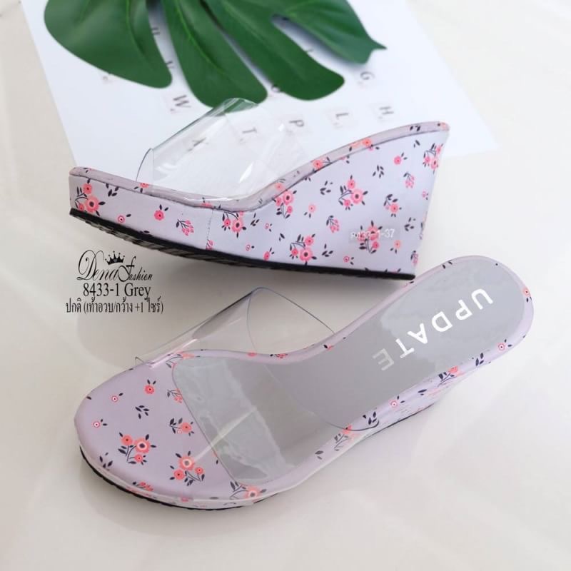 สวยเริ่ด เรียบหรูอะไรปานนั้น งานเตารีดทรงสวมสายคาดพลาสติกใสนิ่มไม่บาดเท้า งานห่อส้นวัสดุหนังพียูพิมพ์ลายดอกไม้ ให้คุณสวยด้วยลุคคุณหนูหวานฉ่ำ คัดติ้งเนียบ สวยจริงอะไรจริง