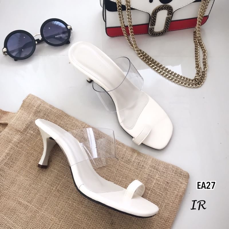 แบบขายดี!!! พร้อมส่ง ใสๆมาใหม่สุดเก๋ค่า ส้นสูงสวมโป้งหนังนิ่ม แต่งสายคาดพลาสติกใส ส้นสูง 3 นิ้ว แพทเทิร์นสวยมากใส่สวย ขาเรียวและดูขาวผ่อง ใส่สวยก่อนใคร ที่นี่ที่เดียวค้า