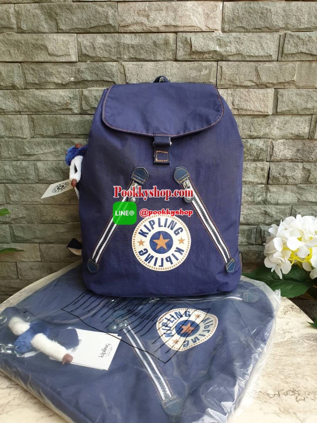 New Arrival Mochila Kipling Fundamental Active Tan Bl-Unico รุ่น K01374 Update แฟชั่นอย่างไม่สิ้นสุดด้วยกระเป๋าสะพาย จากแบรนด์ KIPLING มาพร้อมกับดีไซน์เก๋ สวยงาม โดเด่นเป็นเอกลักษณ์เฉพาะตัว ขนาดกำลังดี ผลิตจากวัสดุ Polyamide คุณภาพดี กันน้ำ แข็งแรง ทนทานต