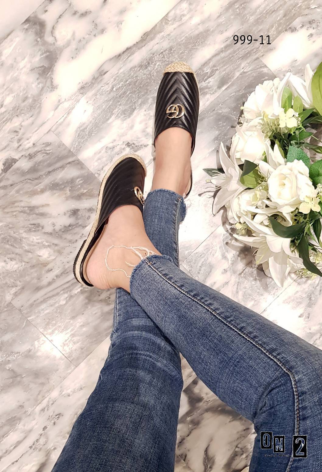 chevron shoes คัชชูเปิดหลังหนังปั้มแบรนด์กุชชี่ หน้าติดโลโก้ หนังPuแต่งลาย chevron ซอฟในนุ่มใส่สบาย พื้นปั้มคะ มา 2 สี