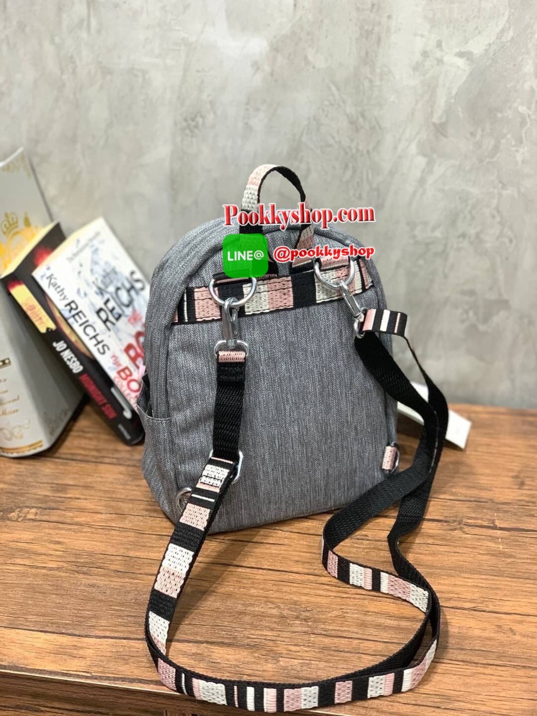 Kipling 3in1 mini backpack จาก Grey Weave Collection กระเป๋าเป้ขนาดมินิ แปลงได้3สไตล์ 3ลุคช์ สามารถถือ/สะพายข้างหรือเป็นเป้ก็ได้ มีช่องซิปใช้งาน2ช่อง ภายในแบ่งเป็นช่องเล็กใส่ของจุกจิก ด้านหน้าเพิ่มช่องเล็กเปิดปิดด้วยซิป มาพร้อมพวงกุญแจลิงและสายสะพาย2เส้นป