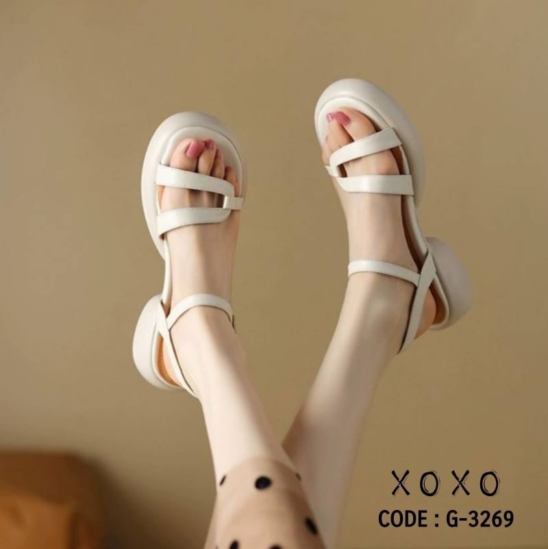 สินค้าพร้อมส่ง ห้ามพลาดค๊า จัดได้จัดเลย งานใส่สบาย ส้นก้อนสำลี น้ำหนักเบา วัสดุหนัง PU ใส่สบาย แมทส์ชุดง่าย ทรงสวยเป๊ะมาก สวยปังใส่ออกมาดูดีมาก รุ่นนี้พิเศษ ไม่สูงมาก