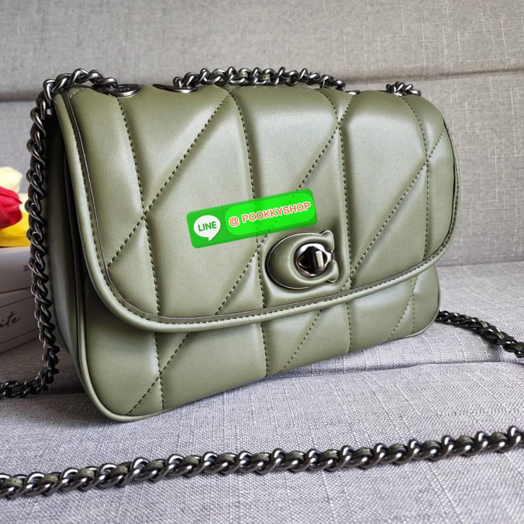 COACH Pillow Madison Shoulder Bag With Quilting (COACH C8560) สวยหรูมงลงมากแม๊ กระเป๋าสะพายข้าง คอสบอดี้ หรือสะพายไหล่คู่ สายโซ่สวยหรู วัสดุหนังแท้นิ่มมือ สัมผัสแล้วรับรองหลงเลยคะ ตัวล็อคแบบ Turnlock มีซับในผ้า ภายในช่องโล่ง มีช่องซิปแยก ด้านหลังกระเป๋ามี