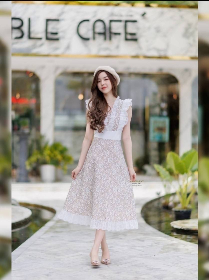 Dress สวยหรู ดูดี ดูแพงเลยคะ ใส่ได้ทุกโอกาสเลยนะคะ งานพรีเมี่ยม ผ้าลูกไม้ทั้งชุด หนานุ่มใส่สบาย มีซับในอย่างดี งานซิปหลัง อกระบายกำลังดี แต่งกระดุม ตัวกระโปรงบาน พริ้วสวย ราคาสุดคุ้ม เห็นงานจริงต้องว้าวแน่นอนคะ
