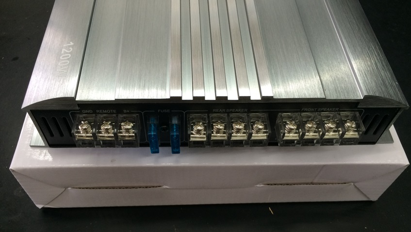 เพาเวอร์แอมป์รถยนต์ 4 CH 1200 W ยี้ห้อ EAGLE รุ่น EA-300