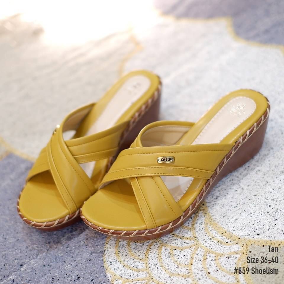 บอกเลยต้องมี!! รองเท้าลำลอง รองเท้าเพื่อสุภาพ เปิดหน้าเท้า คาดหน้าไขว้ติดอะไหล่ทอง สวมใส่ง่าย ใส่สบายมาก รับรองไม่ผิดหวังแน่นอน