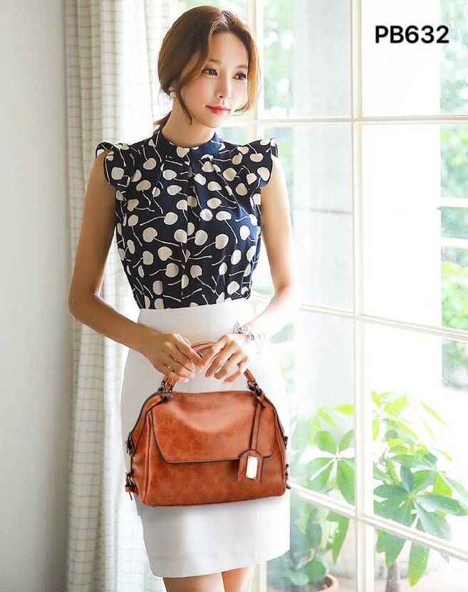 พร้อมส่ง กระเป๋านำเข้างานแท้เกาหลี หนังสวยมาก กันรอยขีดข่วน งานละเอียด หนังนิ่มวาวสวย ใช้แล้วไฮโซสุด สะพายได้ทุกโอกาส สาวๆ ไม่ควรพลาด