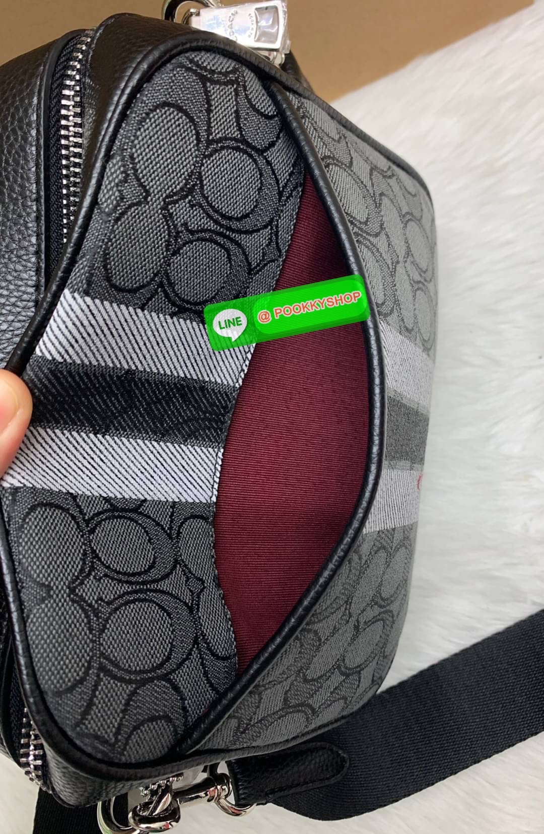 New arrival! 🌈รุ่นใหม่ห้ามพลาดค่ะ! Coach Dempsey Camera Bag In Signature Jacquard With Stripe And Coach Patch ((1912)) พร้อมส่งที่ไทย! กระเป๋าสะพายครอสบอดี้ร์กรือสะพายข้างได้ วัสดุJacquard+หนังแท้ สวยงามมากๆค่ะ ด้านหน้ามีป้ายวงกลมหนังโลโก้แบรนด์ เ