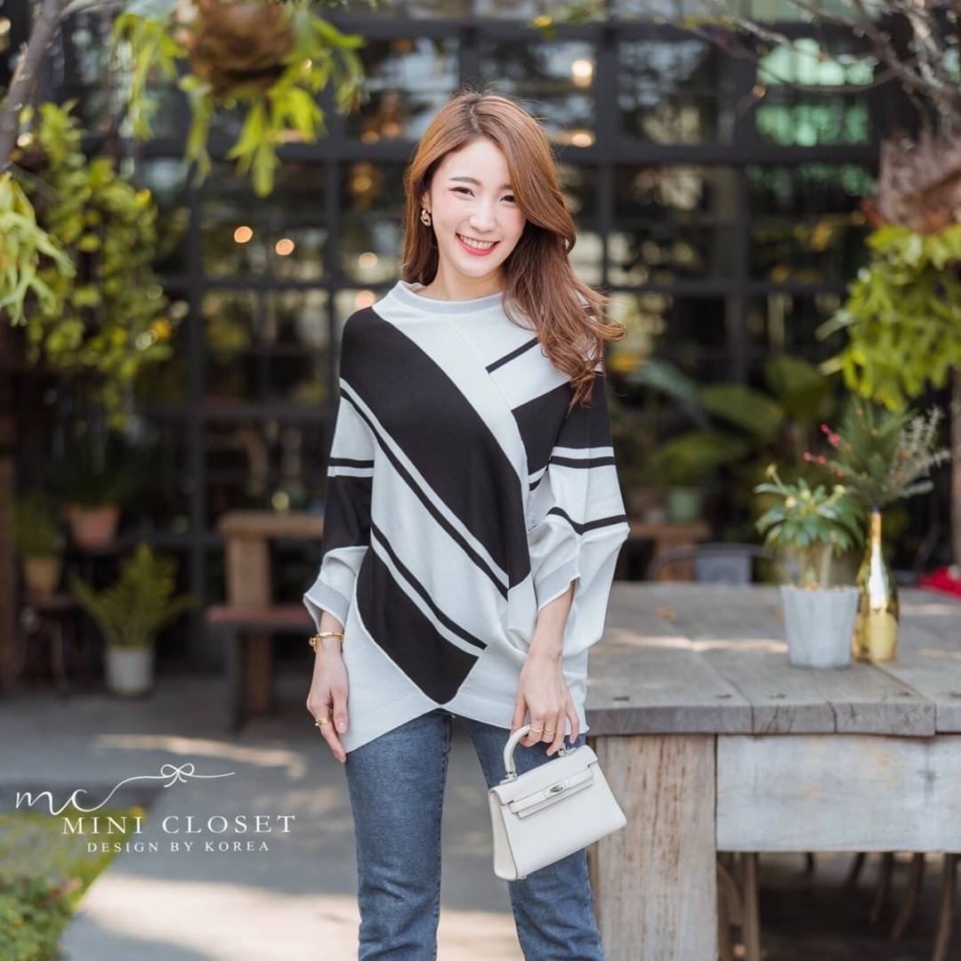 🍃Glister Knitted Tops🍃 ใส่ได้ตลอดมากแม่ กับเสื้อไหมพรมเนื้อผ้าทอสลับสี ความยาวดี ปิดก้นพลางให้ดูผอม แขนสามส่วน ผ้าเค้ามีประกายวิ้งวับ สบายผิวไม่คัน ดีไซน์เก๋ค่าา ดีแบบนี้ไม่พลาดนะจ๊ะ