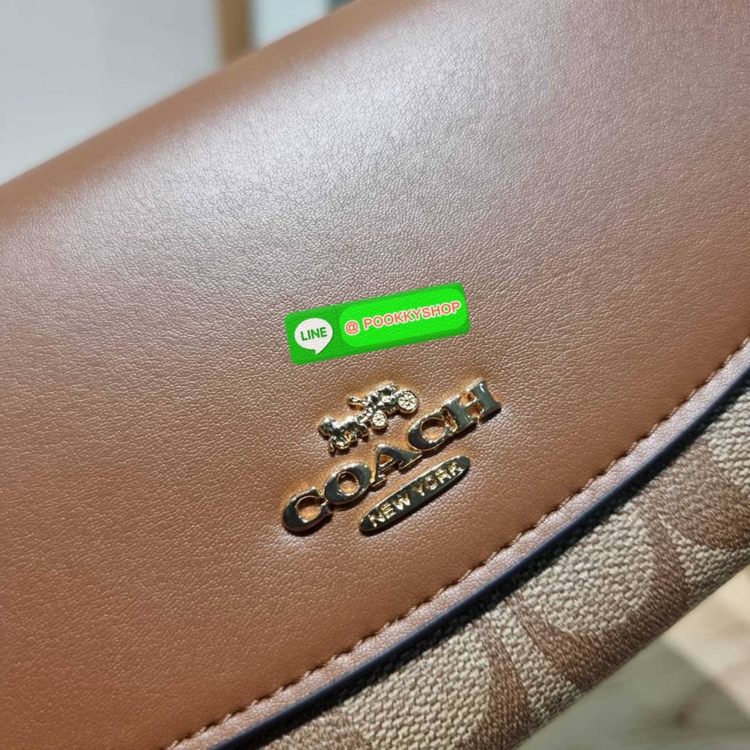 COACH F54022 SLIM ENVELOPE WALLET IN SIGNATURE กลับมาแล้วจ้า!! กระเป๋าสตางค์รุ่นขายดี 🔥 ทรงจดหมายรุ่นฝาพับ สวยคุณหนู หรูเกินราคา วัสดุหนังแคนวาสเคลือบลาย ภายในใส่มือถือได้ ใส่บัตรได้ มีช่องซิปแยกแบ่งเป็นสัดส่วน รุ่นนี้ใช้ยังไงก็ไม่มีเบื่อ สวยคลาสส
