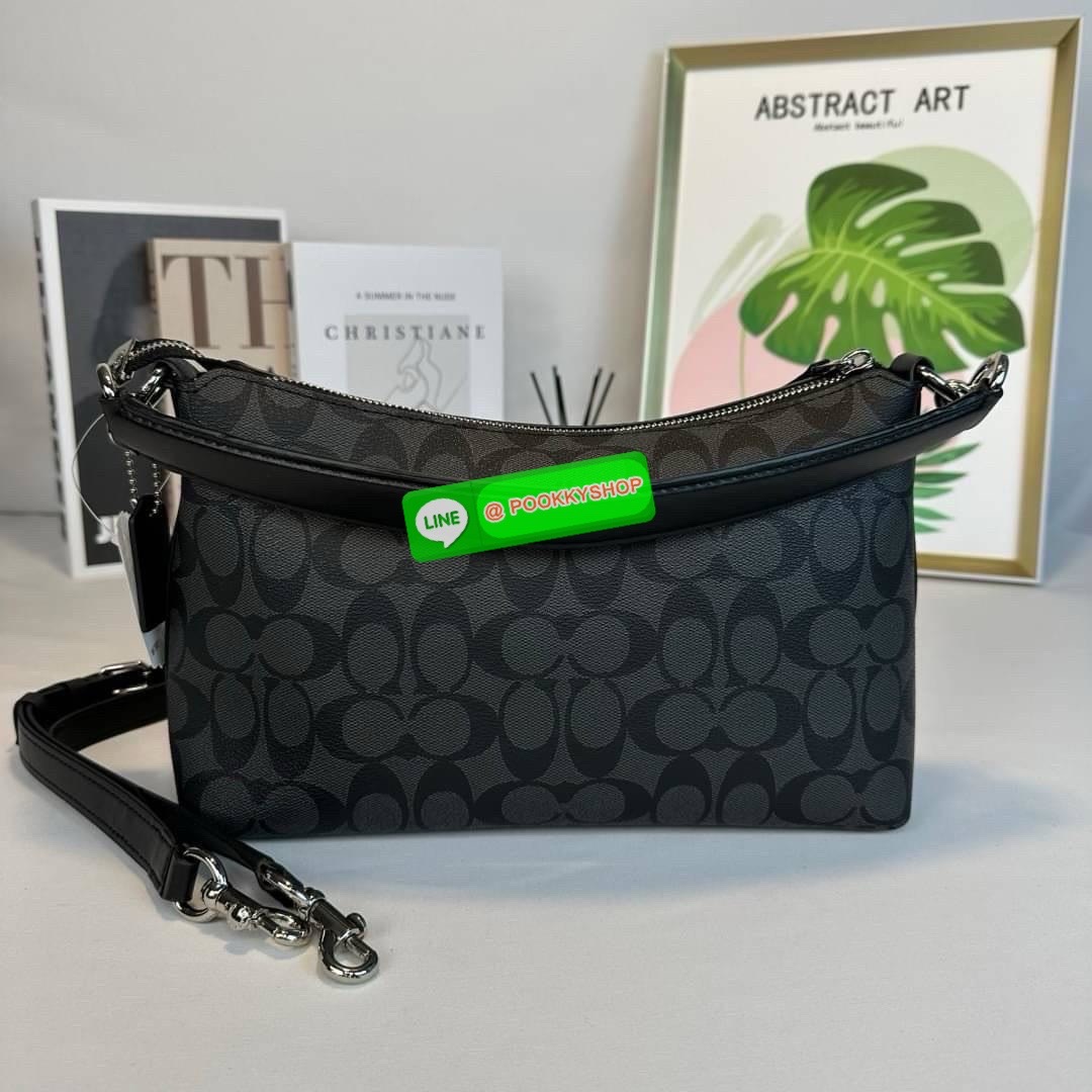 กระเป๋าสะพาย LEWIS IN SIGNATURE CANVAS ( COACH F85696) กระเป๋าหนังลาย C ผ้าใบเคลือบซิกเนเจอร์ พร้อมรายละเอียด หนัง เรียบ] ภายในกระเป๋ามัลติฟังก์ชั่น ปิดด้วยซิป ซับในผ้า