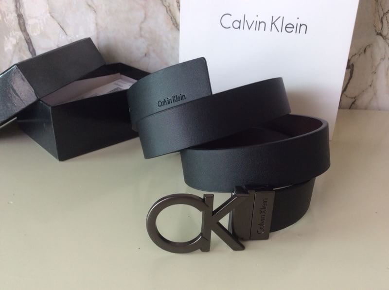Calvin Klein Real leather เข็มขัดผู้ชาย Calvin Klein Real leather หนังแท้ หัวเข็มขัดตัวอักษรแบรนด์ CK ดูเก๋มีสไตล์ New item! ชุดของขวัญสำหรับคุณผู้ชาย เข็มขัด ที่ใครหลายคนรอคอย ดีไซน์เรียบหรู ตามแบบฉบับของCKเลยคะ จะ ซื้อเป็นของขวัญ ของฝาก ปีใหม่ ดีเลิศค่า