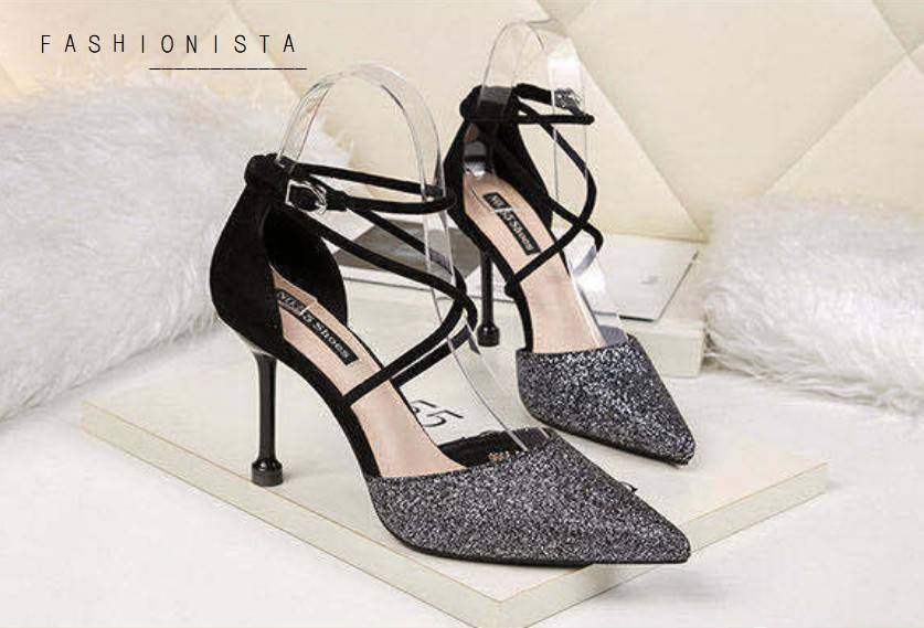 สินค้ามาใหม่ พร้อมส่งเลยค่ะ!! LUXURIOUS Collection งานหรูหรามีระดับ รองเท้าส้นสูงคุณภาพดี ดีไซน์สวยระดับไฮคลาสวัสดุ pu ตกแต่งกลิสเตอร์เนื้อทรายระยิบระยับ งานเนียนละเอียดประณีต ทรงปิดหน้าเท้า แต่งพันข้อเท้าเก๋มาก ส้นสูง 9 c.m. ใส่แล้วสะกดสายตาสุดๆค่ะ ช่วยข