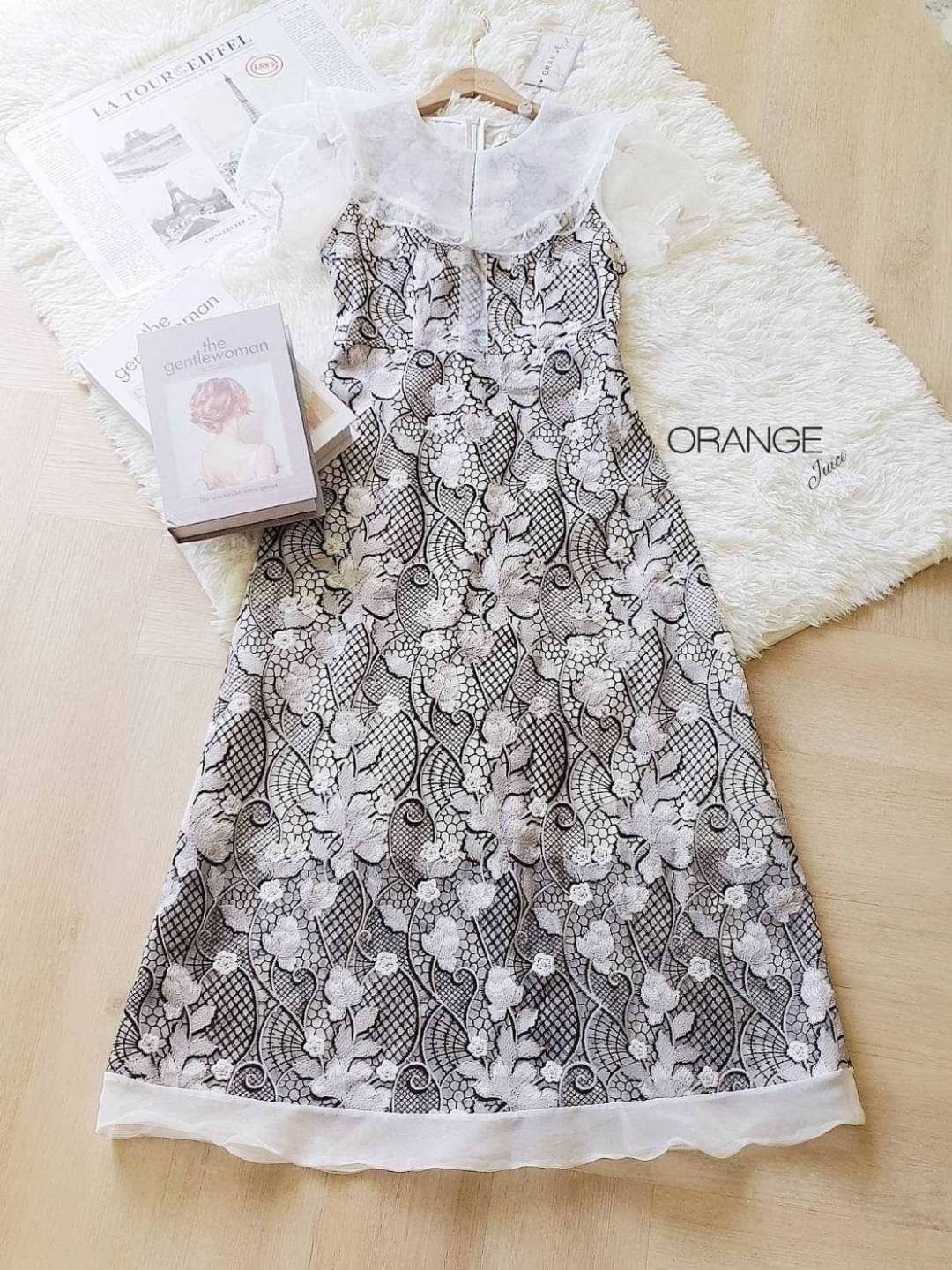 NEW ARRIVALS By Orange Juice Maxi เดรสยาวลูกไม้ทูโทน คอแต่งระบาย