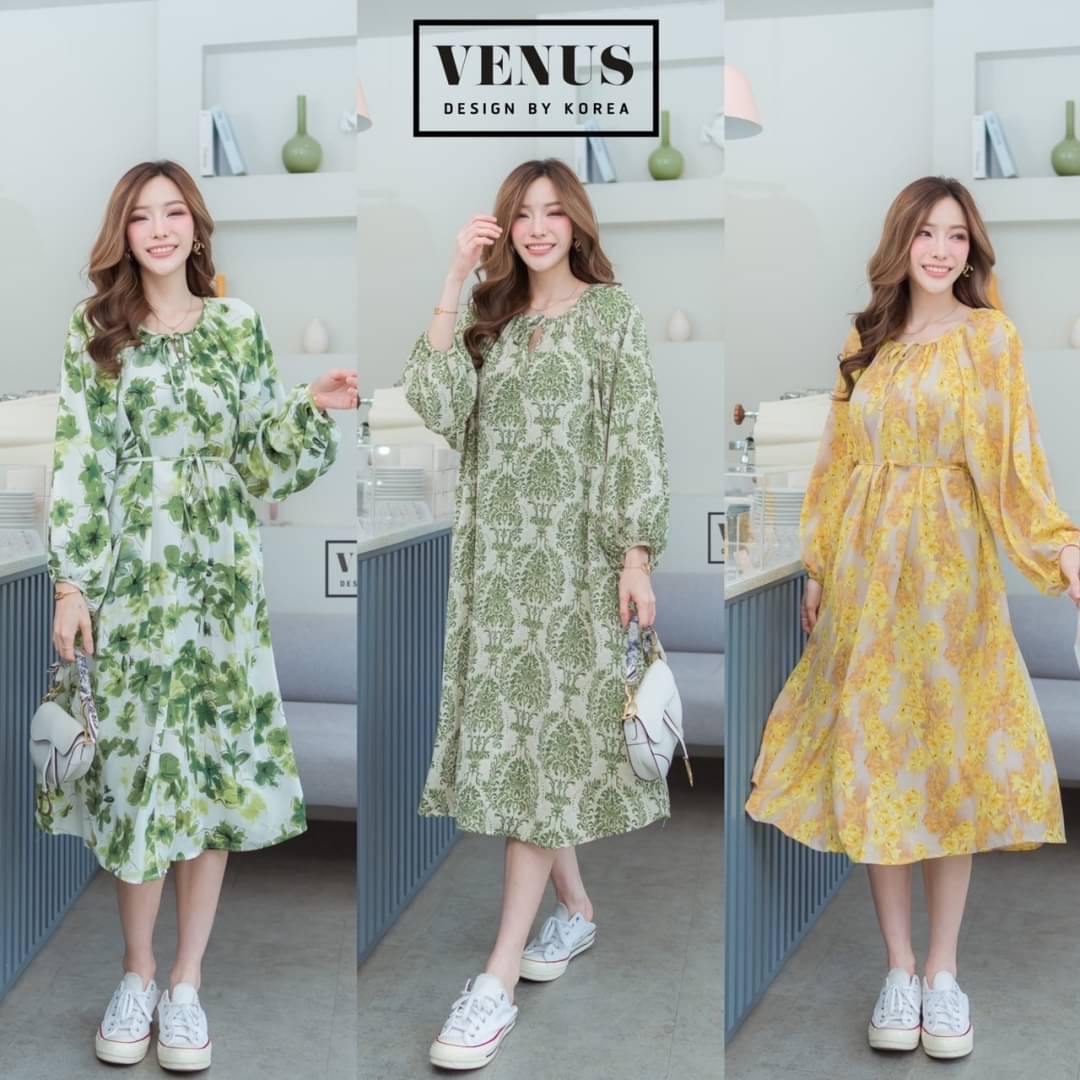 I'm Lady By Venus Flora MaxiDress แม๊กซี่เดรสแต่งแขนพอง ทรงปล่อยพิมพ์ลายดอกไม้ งานสวยน่ารักมากๆคะ ใส่สบายสุดๆคะ มาพร้อมกับสายผูกเอวเข้าชุดกันคะ แม๊ทกับรองเท้าผ้าใบก็น่ารักคะ