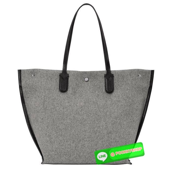 LongChamp Roseau Essential Shoppimg Bag L กระเป๋าTote วัสดุผ้าขนสัตว์ ซับในผ้าฝ้ายที่จับด้านบนหนังวัว กระเป๋าสะพายใบนี้มีขนาดพอเหมาะ กว้างพอที่จะใส่เอกสารทั้งหมดของคุณและจะไปกับคุณตลอดทั้งวัน! น้ำหนักเบา ปิดด้วย ระบบยึดสแน็ปอิน หรูหรา เหนือกาลเวลา และเปี่