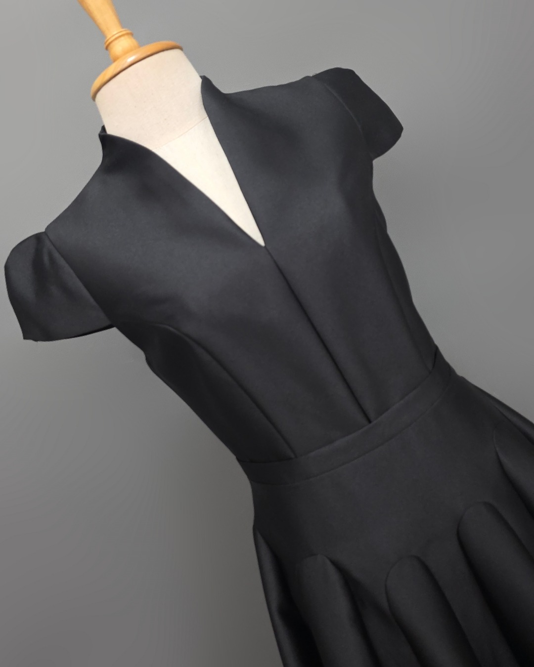 เดรสแฟชั่น เดรสเสื้อคอตั้ง แขนสั้น กระโปรงบาน