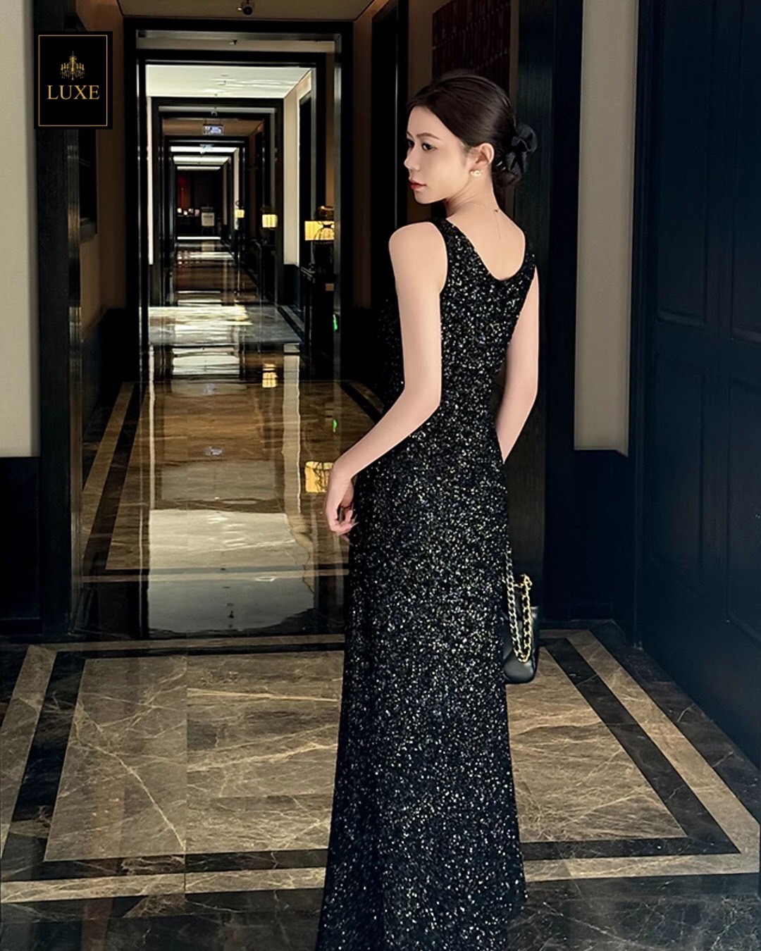 เดรสแฟชั่น เดรสเสื้อคอวีแขนกุด ทรงเข้ารูป