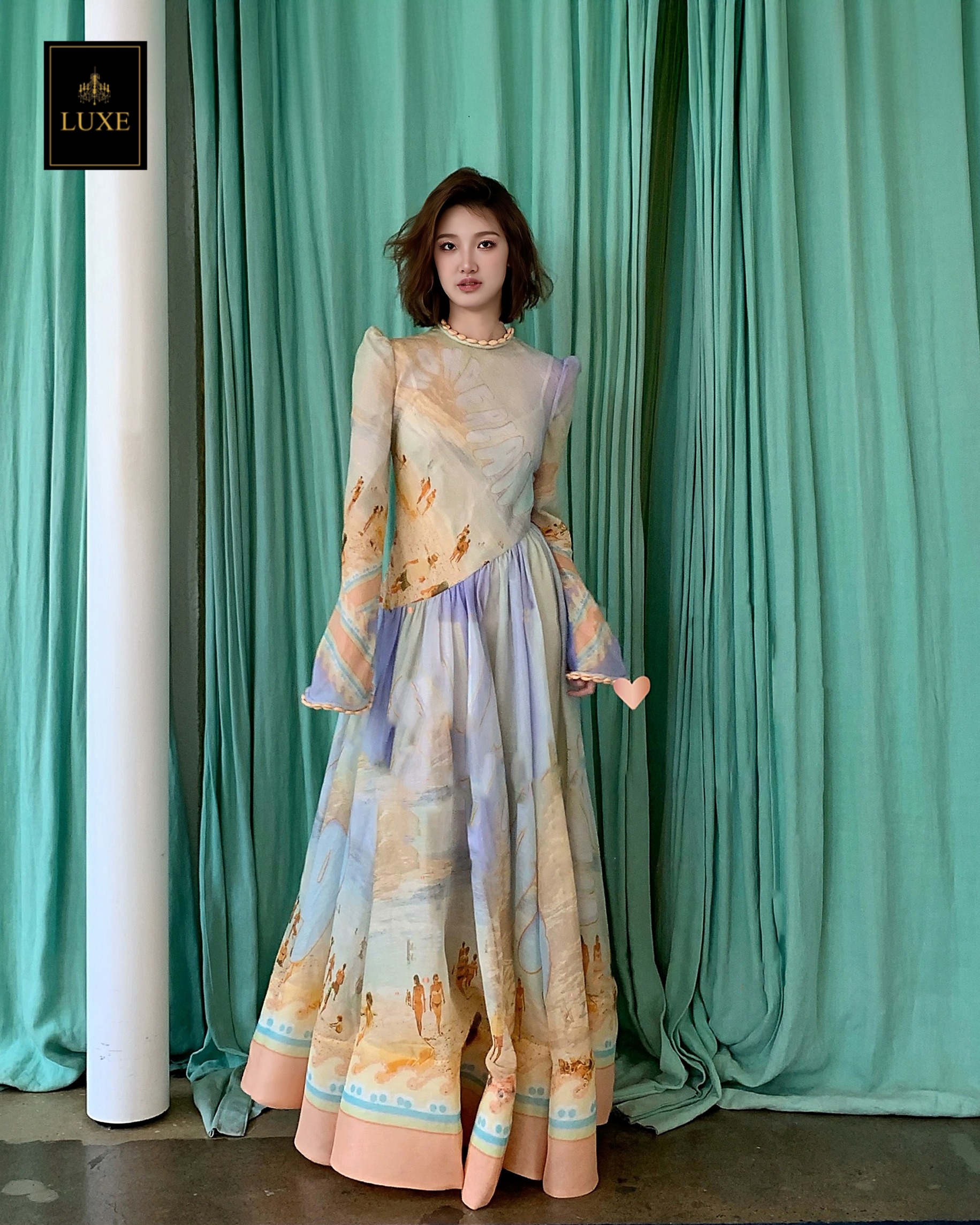 เดรสแฟชั่น เดรสเสื้อคอกลมแขนยาว ดีเทลปักด้วยเปลือกหอยที่คอเสื้อและปลายแขน