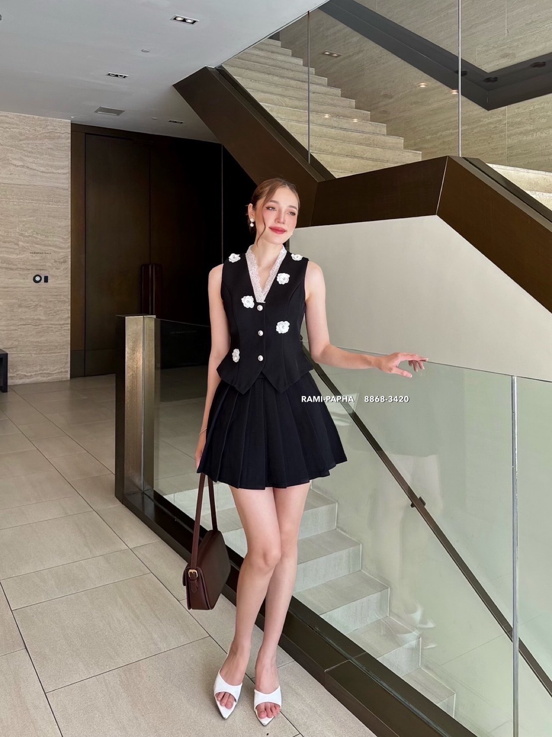 ชุดเซทแฟชั่น ชุดเซต สีดำสวยหรูคลาสสิค ดีเทลแต่งดอกไม้3D ประดับเพชร