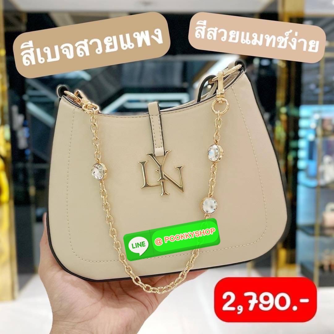 Lyn งานแท้💯 outlet ถูกกว่าช้อปจ้าสะพายข้าง คอลเล็คชั่นใหม่ สวยหรูดูแพง งานขนาดกำลังพอดี สายสะพายสั้นโซ่ถอดได้ ด้านในป้ายเเทคLyn สีทอง ถือวันชิลๆน่ารักนร้า