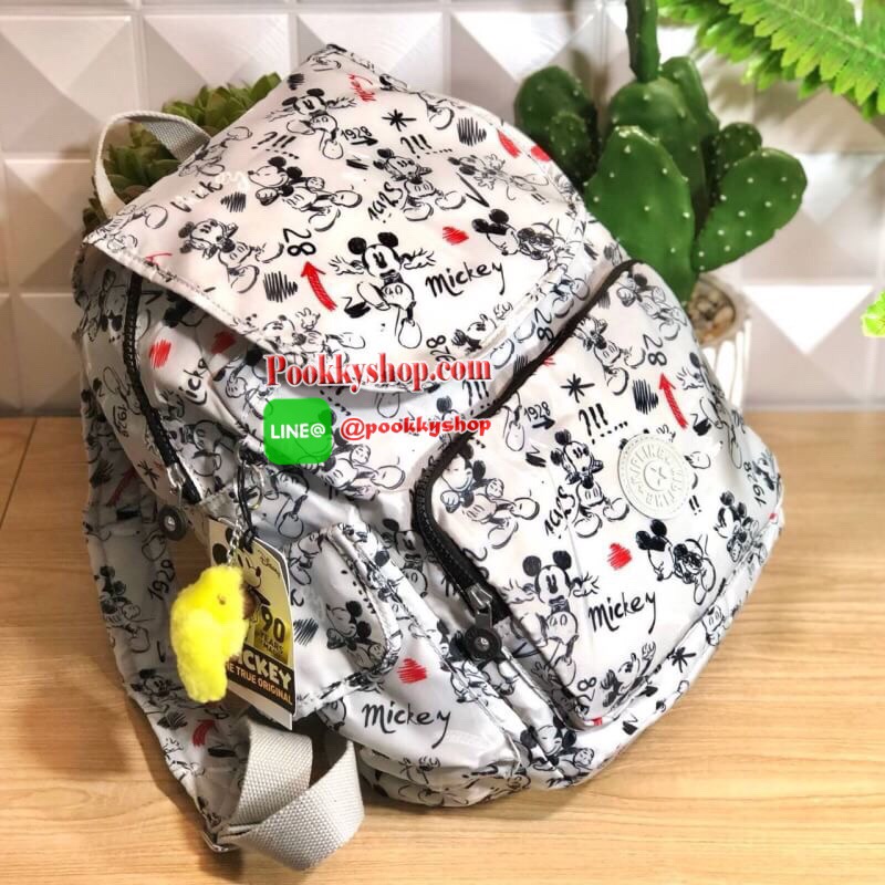 Kipling City Pack seoul go Medium Backpack Kipling Mickey Mouse collection มาพร้อมดีไซน์ทันสมัย สนุกสนาน ใช้งานได้อย่างคล่องตัว ด้วยสีและลายสุดคลาสสิก โดดเด่นด้วยพื้นที่ภายในและช่องต่างๆ ที่ให้คุณจัดเก็บของสำคัญได้ครบถ้วน