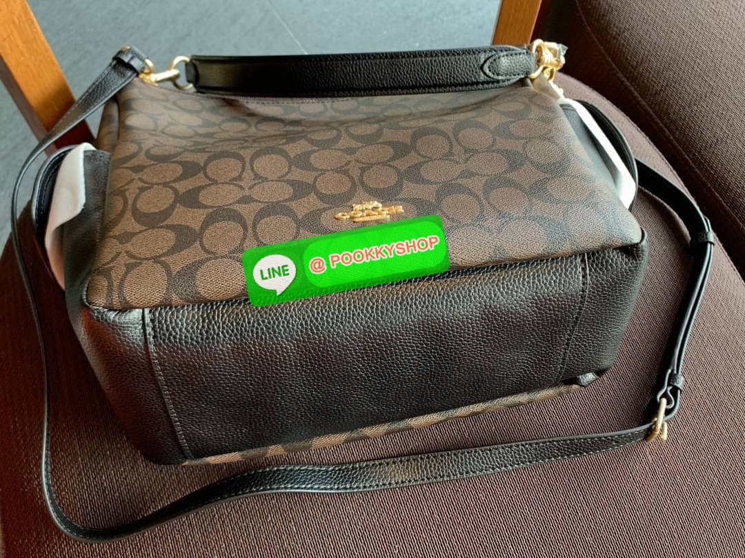 COACH PENNIE SHOULDER BAG ((C1523)) พร้อมส่ง! ✔️กระเป๋าหิ้ว//คล้องไหล่//สะพายข้างได้ สุดคุ้ม! ✔️ใบใหญ่ ทรงสวยใส่ของได้จุมาก หนังแท้ หนังนิ่ม สัมผัสแล้วหลงรักแน่นอนค่ะ ✔️ปากกระเป๋ากว้าง ล้วงหยิบของสะดวกมากๆ ภายในกระเป๋าโล่งกว้าง สัมภาร