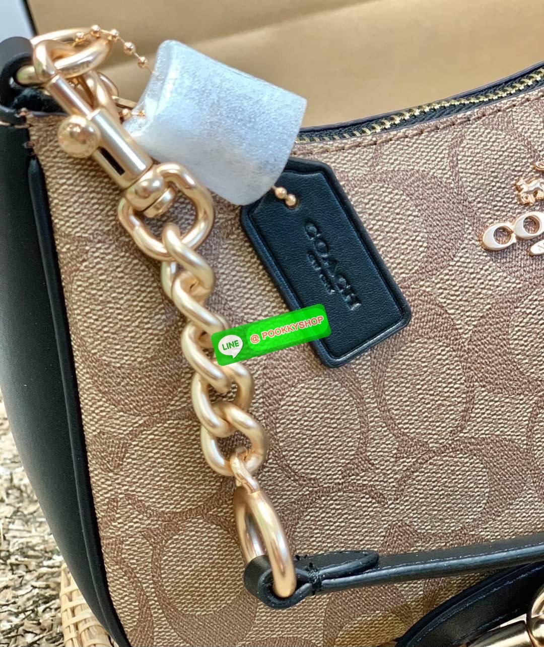 COACH TERI SHOULDER BAG ((CA173//CA209//CA548)) 🔹กระเป๋าทรงพอช ในรูปแบบหนังแท้ หนังนิ่มสวยมากค่ะ 🔹เปิดปิดกระเป๋าแบบซิป ภายในสามารถใส่กระเป๋าเงินใบยาวได้;มือถือได้ทุกรุ่น;พาสปอร์ตได้;มีช่องเล็กใส่ของจุกจิก และช่องเสียบบัตรให้อีก2ช่องนะคะ