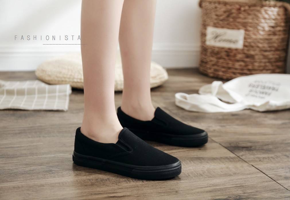 Restock ครบไซส์ สลิปออนใส่สบาย คล่องตัว พร้อมส่งค่ะ รองเท้าแฟชั่นชิคๆ ทรงเบสิค ฮิตตลอดกาล วัสดุผ้าแคนวาสเนื้อหนานุ่ม กระชับเท้า แต่งขอบยางยืดด้านข้าง เน้นความสบายในการสวมใส่ พื้น 1นิ้ว ใส่ง่ายเดินไม่เมื่อย ดีไซน์เรียบง่ายใส่แมชเสื้อผ้าได้ทุกแนวจ้าา มีไว้ไ