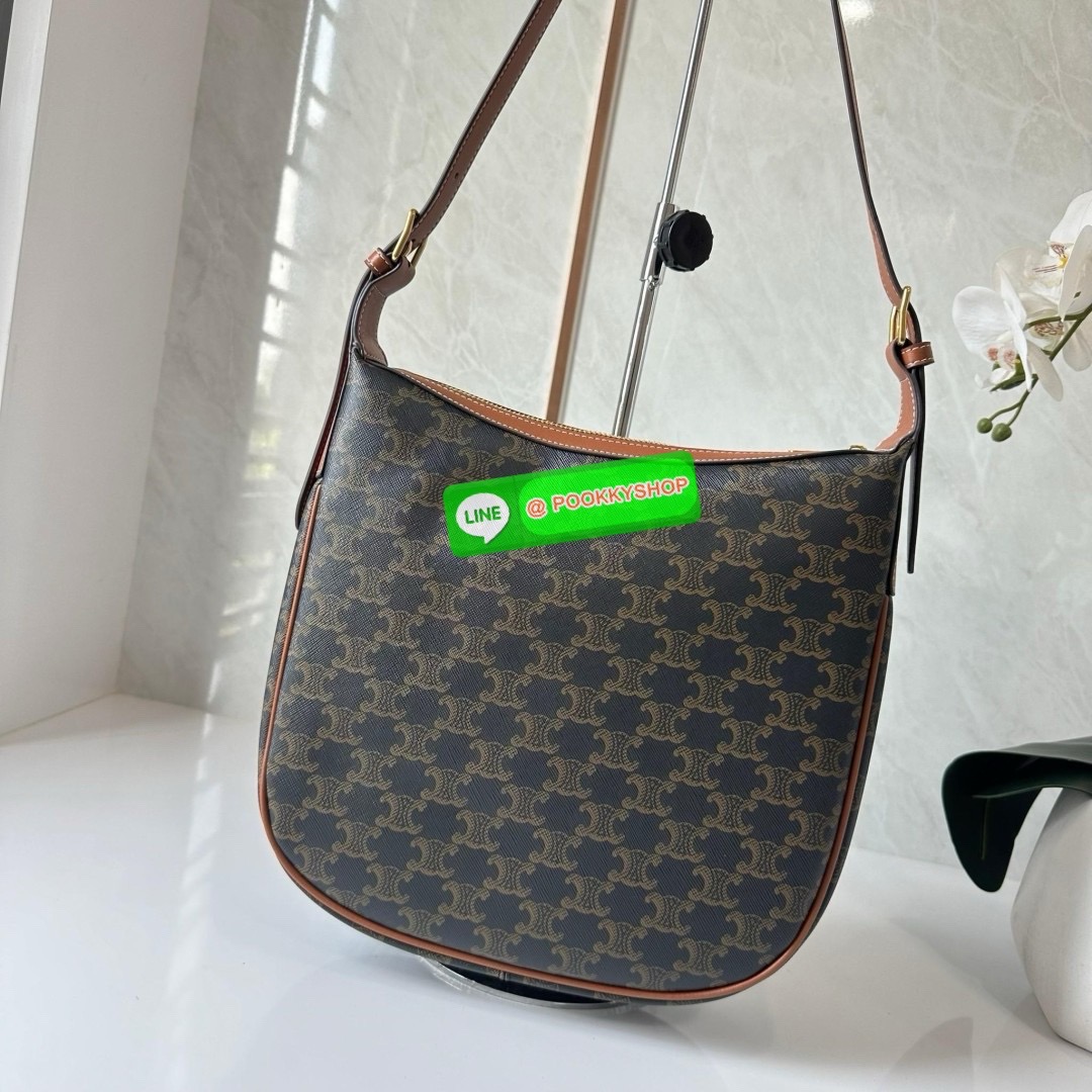 CELINE HELOISE CUIR TRIOMPHE BAG IN TRIOMPHE CANVAS AND CALFSKIN TAN 🔖กระเป๋าสะพายทรง HOBO รุ่นฮอตตลอดไม่มีเอ้าท์ ใบใหญ่จะสัมภาระได้เยอะ