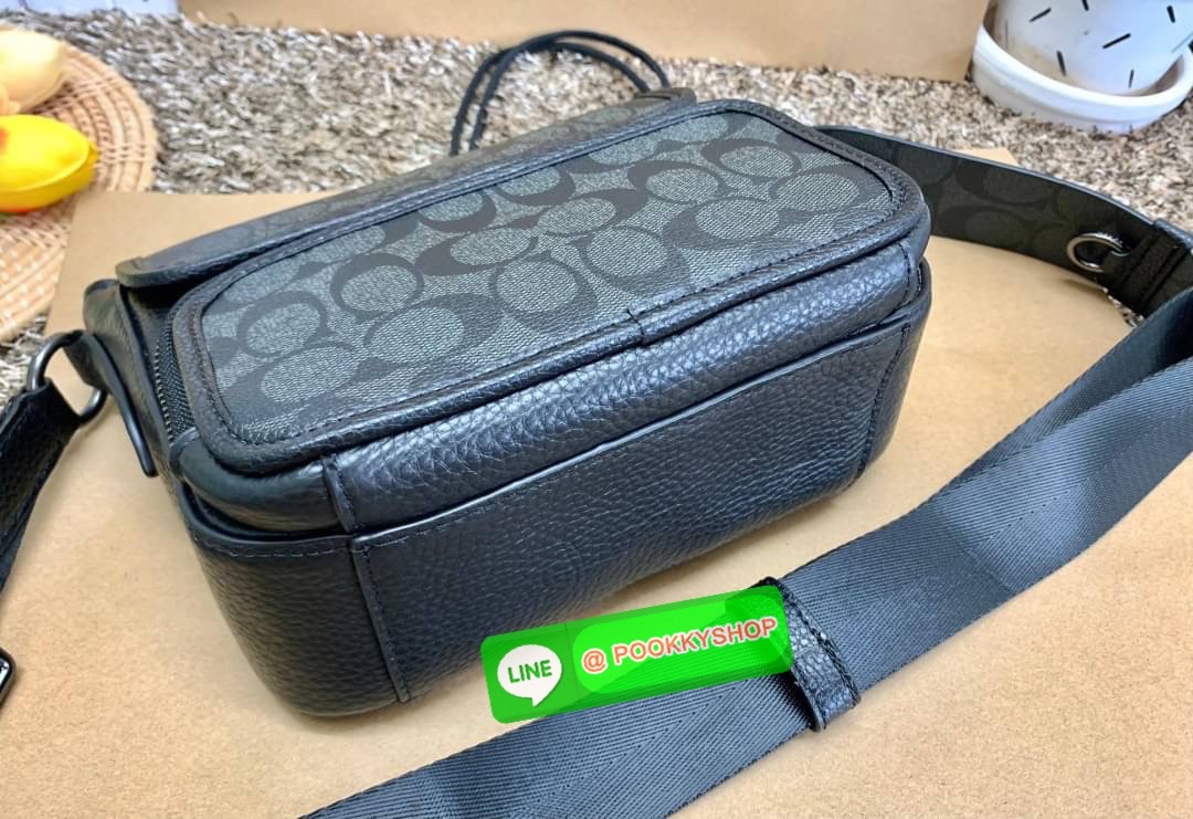 NEW ARRIVAL! COACH SULLIVAN FLAP CROSSBODY IN SIGNATURE ((C9870)) พร้อมส่งก่อนใคร! ทรง สวยเก๋ กระเป๋าสะพายแบบครอสบอดี้ร์ของคุณผู้ชายเค้าเลยค่ะ หนังแท้2แบบสวยงาม น่าใช้มากๆ ✔️รุ่นนี้พิเศษห้อยป้ายแแบรนด์ด้านข้างมาให้2ป้ายเลยค่ะ ด้านหน้ามีช่องซิปใส่มื