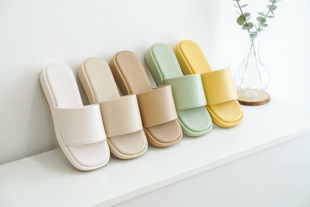 เปิดตัวน้องใหม่ รุ่นมัฟฟิน~ รองเท้างานคุณภาพ นุ่ม น้ำหนักเบา ใส่สบายสุดๆ ตัวส้นหนา1นิ้ว พื้นด้านล่างเป็นผิวลายมะกรูดกันลื่นอย่างดี งานหนังนุ่มมากๆ รับประกันความสบายค๊า