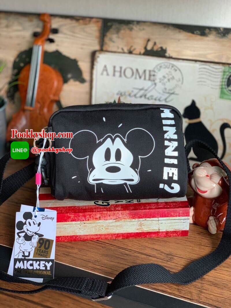 Kipling BRight Disney's Minnie Mouse And Mickey Mouse รุ่น crossbody น้ำหนักเบา วัสดุ100% Polyamide มีเหล่าบรรดามิคกี้และมินนี่ที่มาวาดลวดลายลงบนกระเป๋าให้ดูมีสีสัน ที่มีเอกลักษณ์เฉพาะตัว และยังเป็นรุ่นลิมิเต็ดเอดิชั่นฉลองครบ90ปีของวอลท์ดิสนีย์อีกด้ว