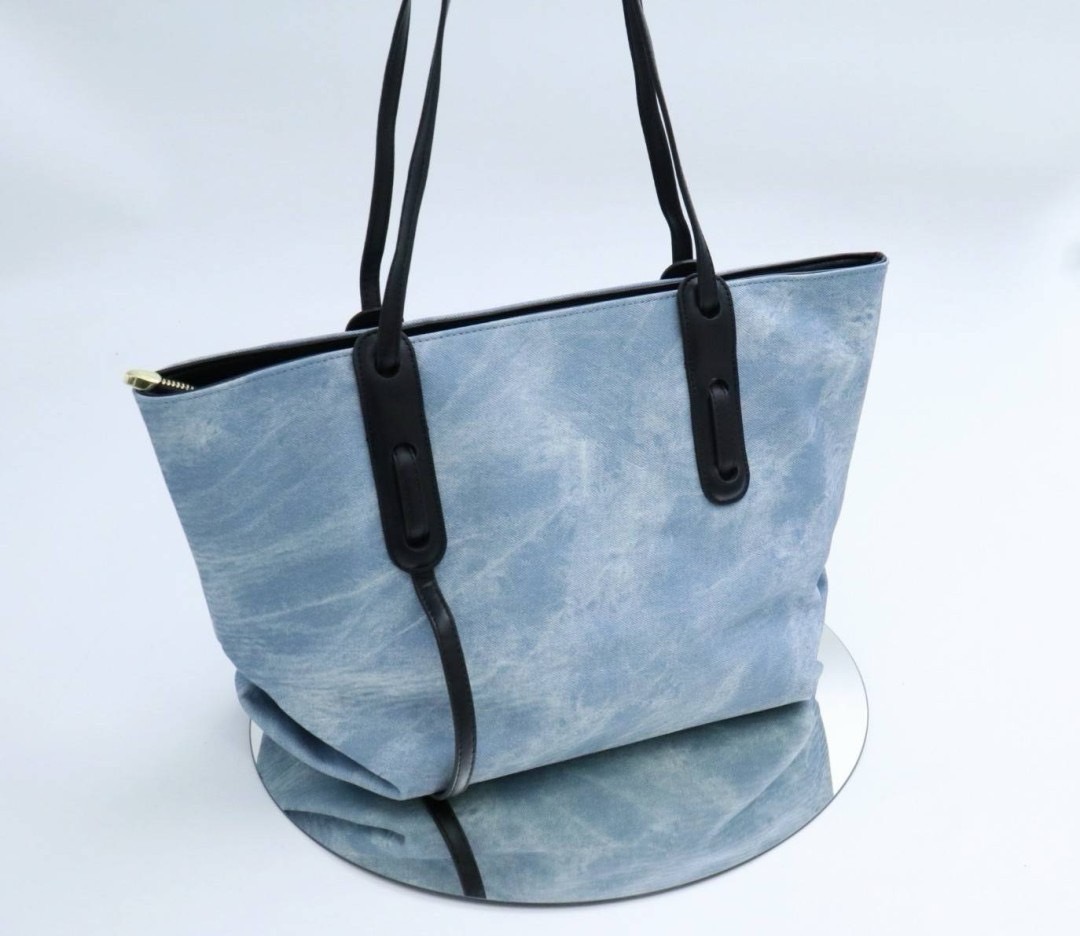 💥 EYE THE ME (sideways glance) เห็นแบรนด์ก้อต้องวางใจในแบบของเค้า น่ารักไม่เคยหยุด คุณภาพจัดเต็ม เย็บเนียบสวยไม่มีที่ติ ⚡️มีกระเป๋าใบลูก แยกสะพายได้