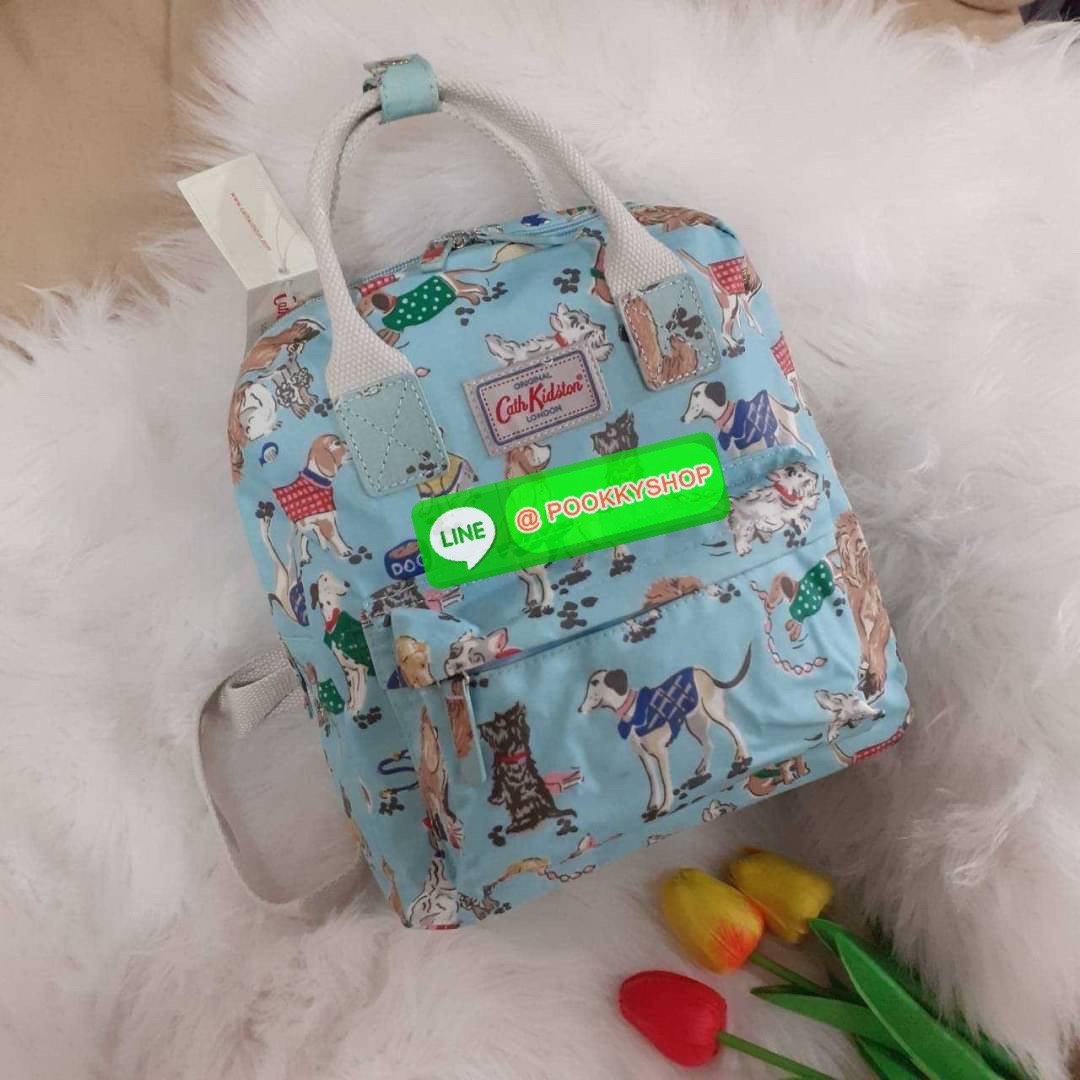 Best Seller !! Cath Kidston Multi Strap Backpack กระเป๋าสะพายเป้รุ่นมินิ แบรนด์ดังสไตล์วินเทจสุดฮิต วัสดุ Canvas เคลือบกันน้ำสามารถเช็ดทำความสะอาดได้ เปิดปิดด้วยซิปสะดวกใช้ ด้านหน้าประดับโลโก้แบรนด์ พร้อมช่องซิปด้านนอกใส่กระเป๋าสตางค์ มือถือได้ ด้านในมีช่