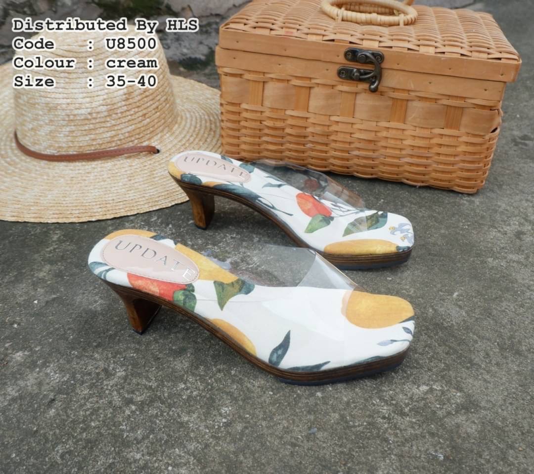 🌼🌼 ...แบบใหม่มาแล้วคะ พร้อมส่งคร่าา🙏🏻🙏🏻 !! รองเท้าส้นสูง maxi สูง 2.5" ทรงสวมหน้าตัด สวมพลาสติกใส พื้นงานผ้าแคนวาสพิมพ์ลายดอกไม้หวานๆ ใส่สบายๆชิวๆ