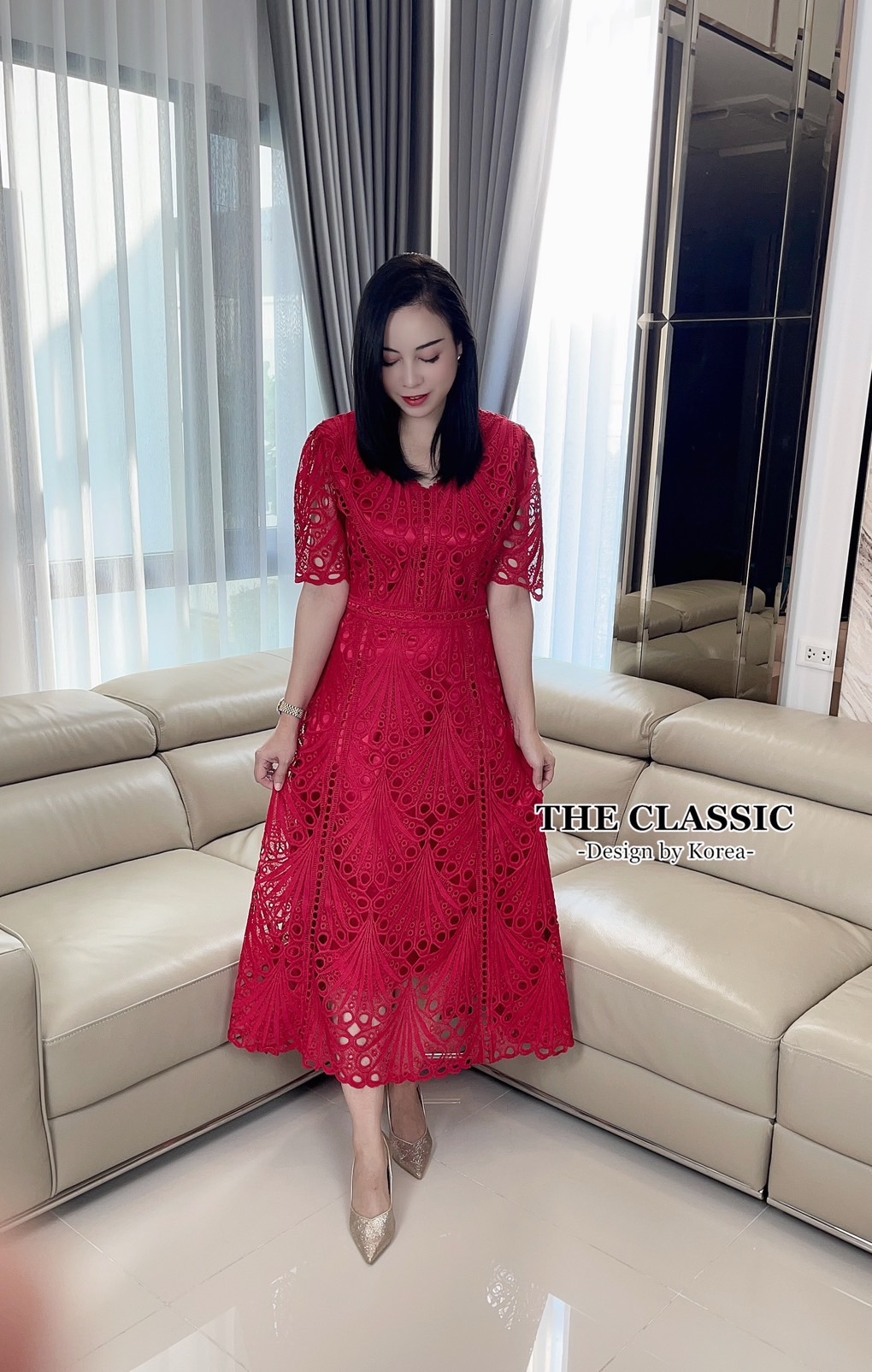 เดรสแฟชั่น เดรสยาวลูกไม้ คอวีแขนสั้น ใช้ผ้าลูกไม้เนื้อหนาอย่างดี ขึ้นลวดลายดอกไม้