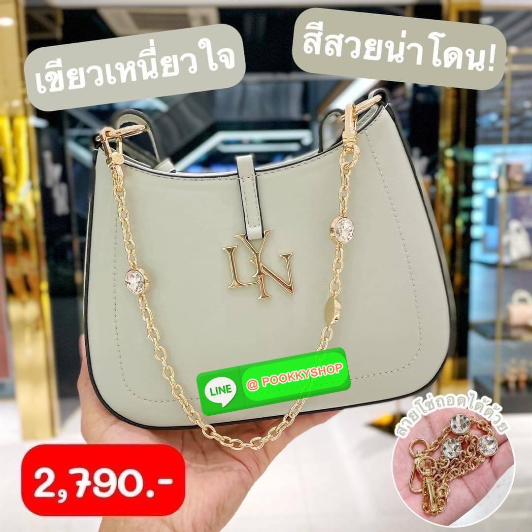 Lyn งานแท้💯 outlet ถูกกว่าช้อปจ้าสะพายข้าง คอลเล็คชั่นใหม่ สวยหรูดูแพง งานขนาดกำลังพอดี สายสะพายสั้นโซ่ถอดได้ ด้านในป้ายเเทคLyn สีทอง ถือวันชิลๆน่ารักนร้า