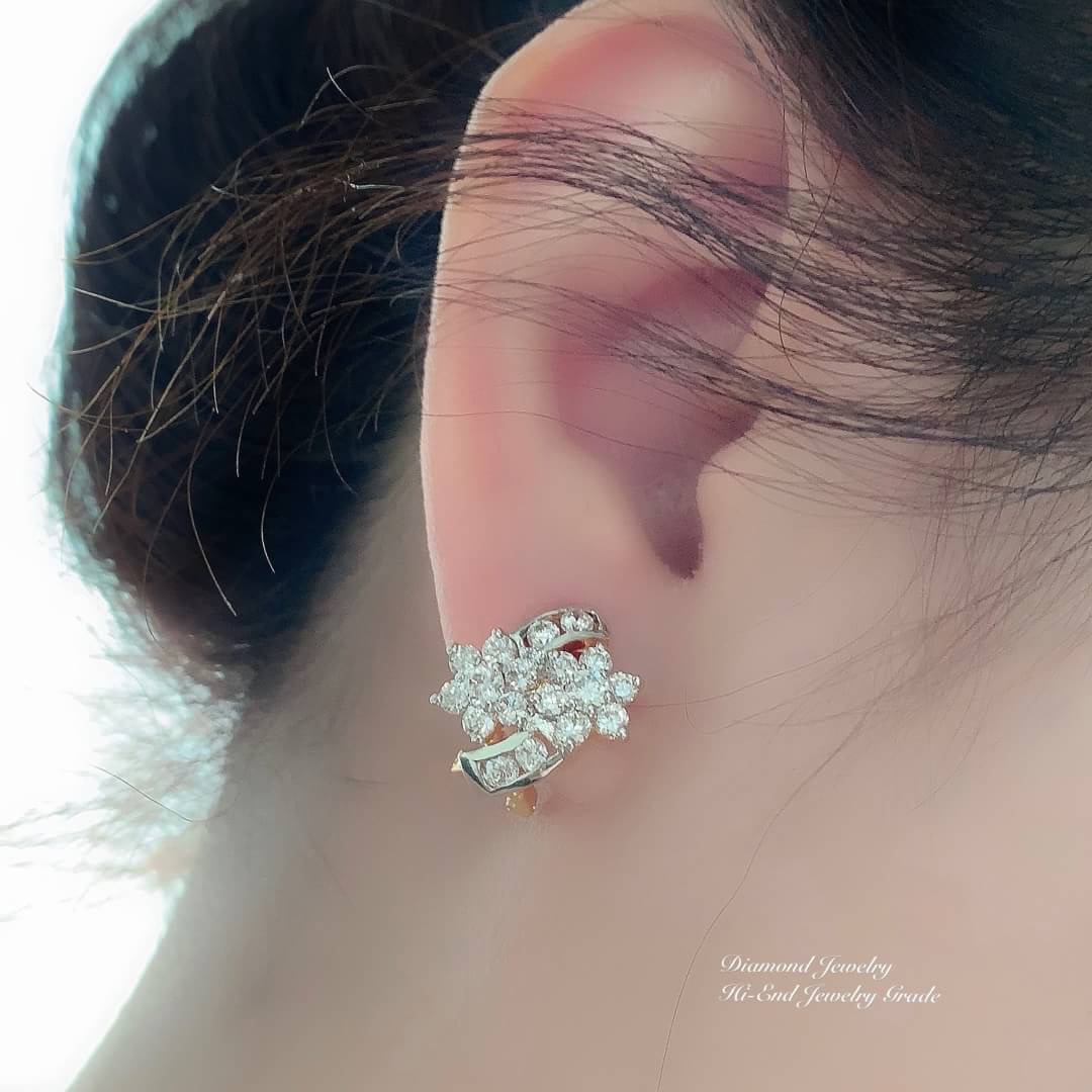 New Arrival !!! ต่างหูเพชรสวิสแท้ เพชรคัดเกรด 6A อย่างดีค่ะ งานอย่างดีค่ะ รับประกันคุณภาพเลยค่ะ รุ่นนี้ดีไซส์สวย ใช้แม่พิมจากร้านเพชรเลยคะ งานสวยมากกกก ใส่ออกมาน่ารักจิงๆ แม่ค้าแนะนำอย่างแรงค่ะ เพชรสวยวิ้งวาวมากกกกกๆๆๆค่ะ