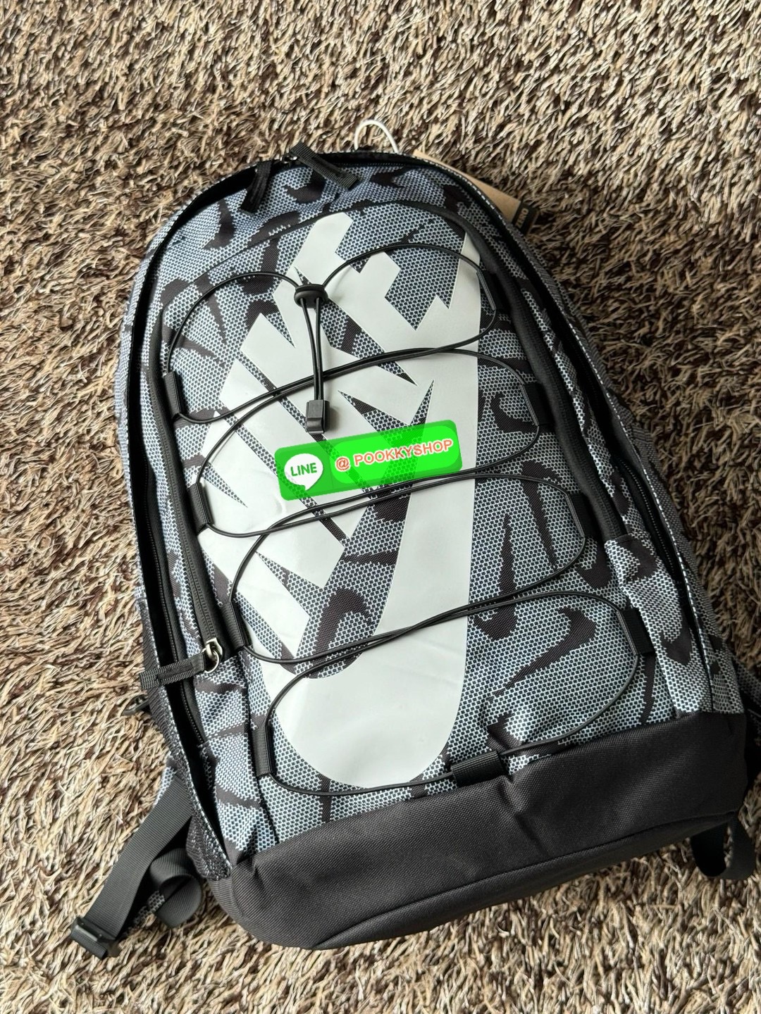 Nike HAYWARD 2.0 backpack BA5883 men กระเป๋าเป้ NIKE Hayward 2.0 ดีไซน์ชิคๆที่สะพายไปได้ทุกที่ พร้อมช่องใส่ของขนาดใหญ่จะใส่ของไปทำงานหรือเข้าเรียนก็ลงตัว วัสดุPolyester มีช่องใส่ของเปิด-ปิดด้วยซิปหลายช่องใช้งาน บุนุ่มที่สายสะพายและด้านหลังเพิ่มความสบาย ใช