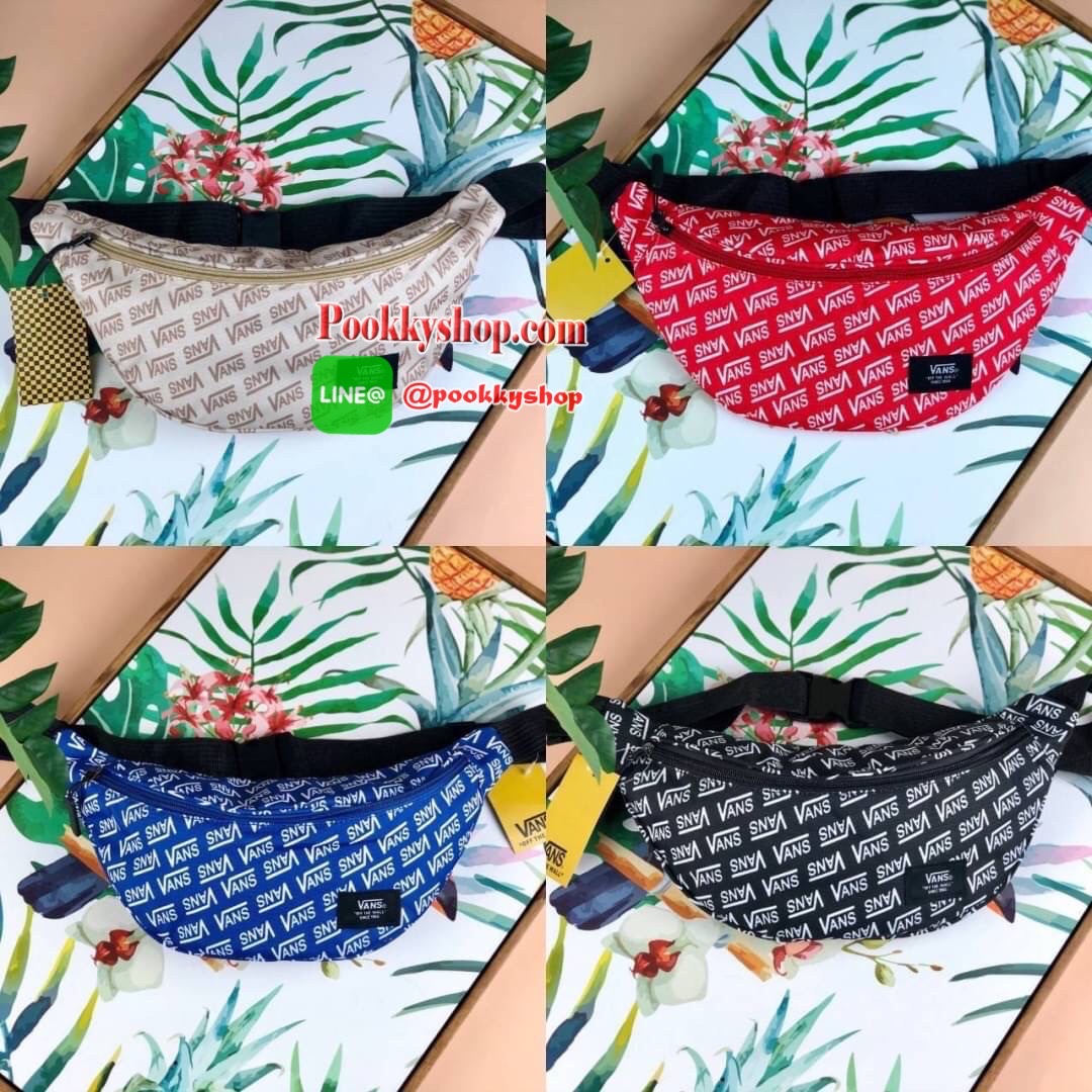 New! กระเป๋าสไตล์คาดอกจาก Vans วัสดุโพลีเอสเตอร์กันน้ำได้เล็กน้อย ทำลวดลายโลโก้แบรนด์ทั้งใบ เปิดปิดแบบซิปที่ด้านหน้า ด้านในมีช้องซิปเล็กให้ 1 ช่อง สามารถใส่กระเป๋าเงินใบยาวและiPhone plus ได้สบายๆค่ะ สายคาดอกปรับสายได้ตามต้องการ มีทั้งหมด 4 สีให้เลือกค่า
