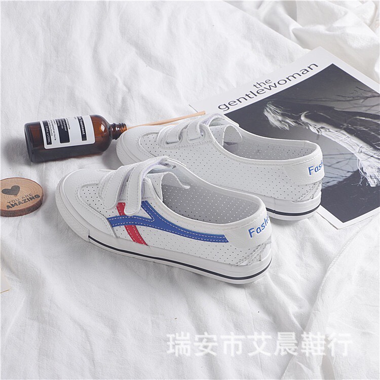 new arrival Onisaka style sneakers งานสวยๆพร้อมเสิร์ฟจ้า ตัวนี้ห้ามพลาด รองเท้าผ้าใบ สไตล์ Onisaka หนังนิ่มอย่างดี จะแมตช์กับกางเกง👖หรือกระโปรง👗ก็ได้ค่ะ ใส่สบาย แม่ค้าคอนเฟริม ห้ามพลาดเลยจ้าตัวนี้แนะนำ อย่าช้ารีบเลย