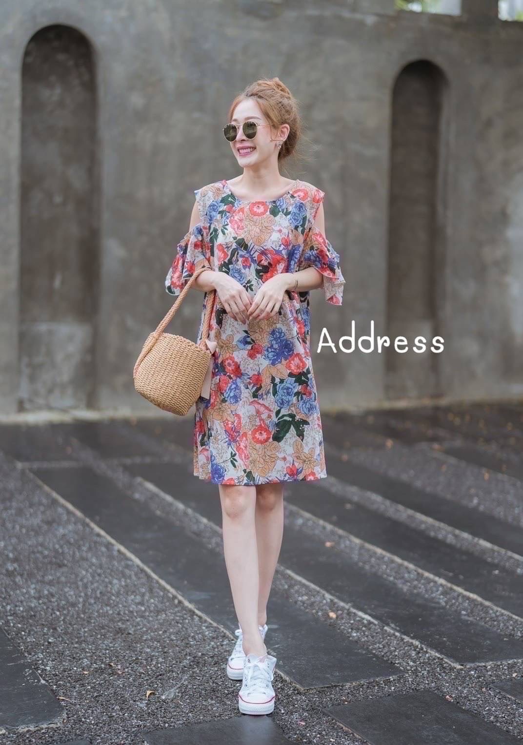 มาเพิ่มแล้วค่าาา ขายดีมากน้า เดรสเว้าไหล่ เดรสเว้าไหล่ลายดอก ด้านหลังมีสายให้ผูกโบว์ ผ้าใส่สบาย งานคิ้ววววมาก ห้ามพลาดเลยค่า