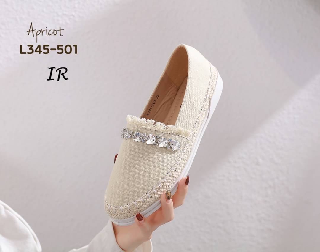 แบบขายดี!!! พร้อมส่ง สำหรับสาวที่กำลังมองหารองเท้าไอเทมสวยๆ ดีไซน์เก๋ๆ ร้านขอแนะนำคู่นี้เลยค้า ผ้าใบแคนวาสแต่งอะไหล่เพชรคาด พื้นนิ่ม เสริมยกพื้นหนา 1 นิ้ว ส้นยางกันลื่น งานดีพรีเมี่ยม ใส่สวยวิบวับ แนะนำเลยคร้า