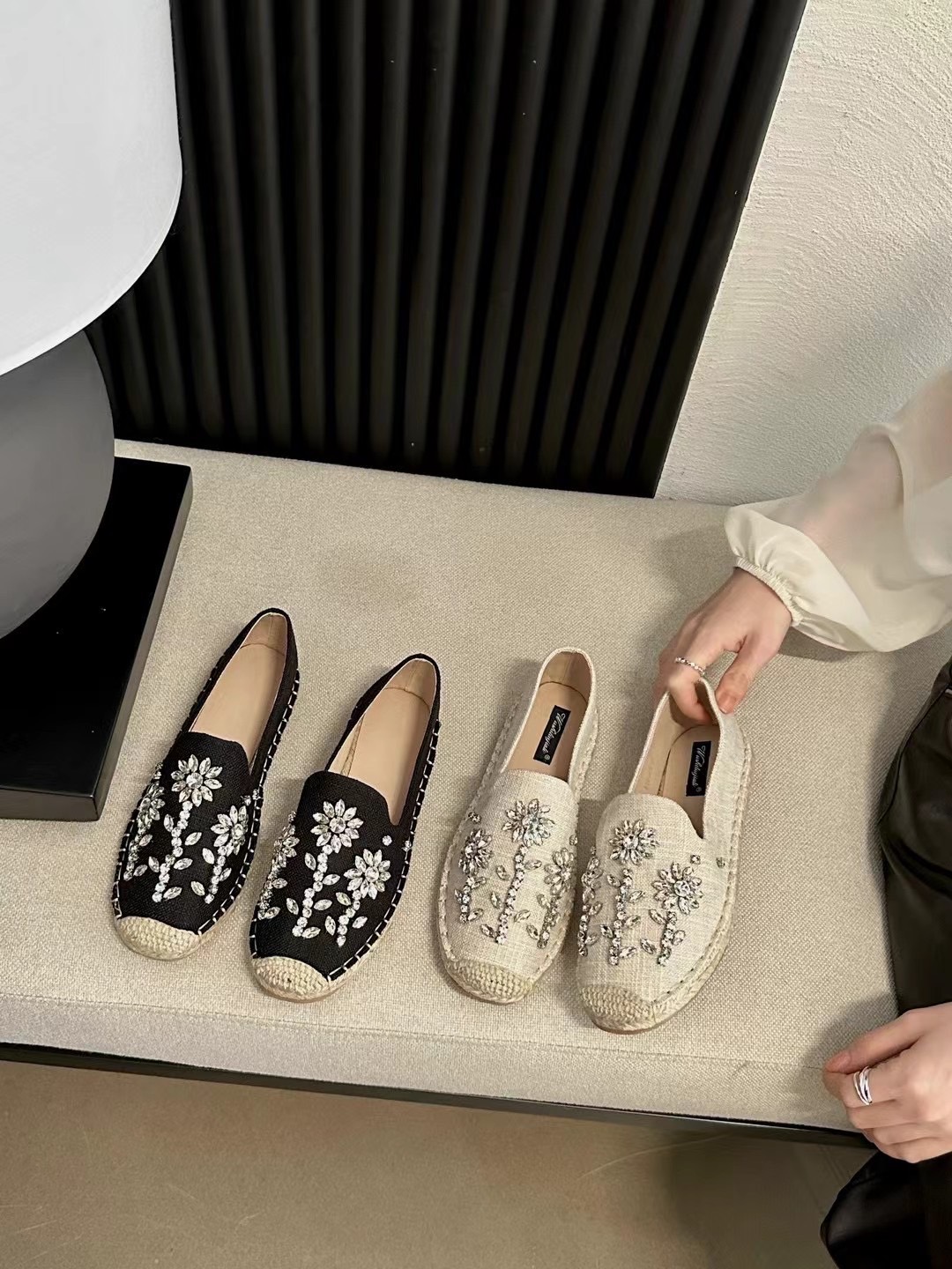 🛒𝙉𝙀𝙒 𝘼𝙍𝙍𝙄𝙑𝘼𝙇.. Shoe slip on รองเท้าslipon งาน(เพชร)เพชร เวอร์วัง รุ่นนี้ใส่สบาย ใส่แมตช์กับชุดง่าย สาวๆควรมีค่า