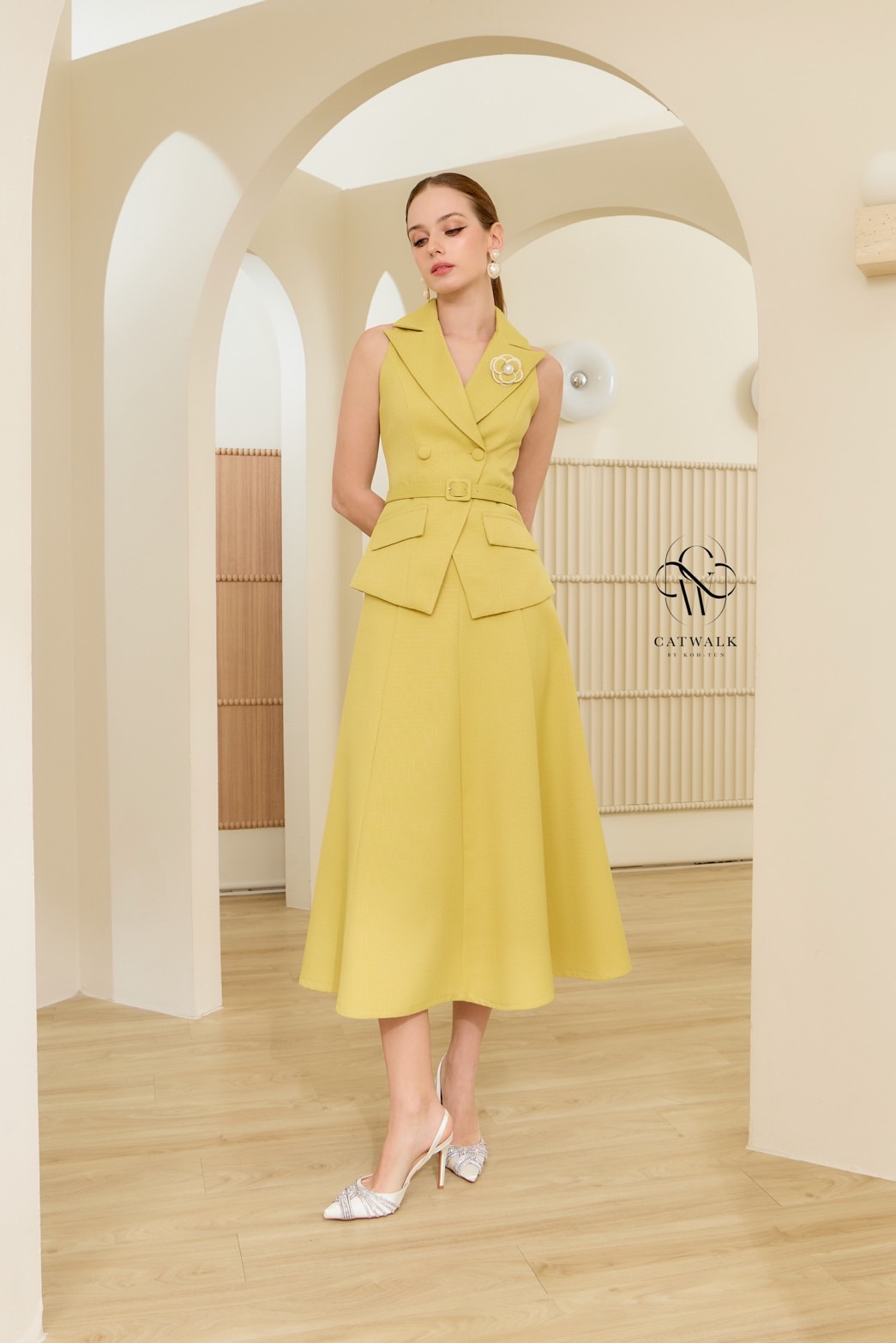 ชุดเซทแฟชั่น เซตสูทแขนกุดเข็มขัด+กระโปรงทรงย้วย เนื้อผ้าเกรดเอ ผ้าทอมีลายในตัว