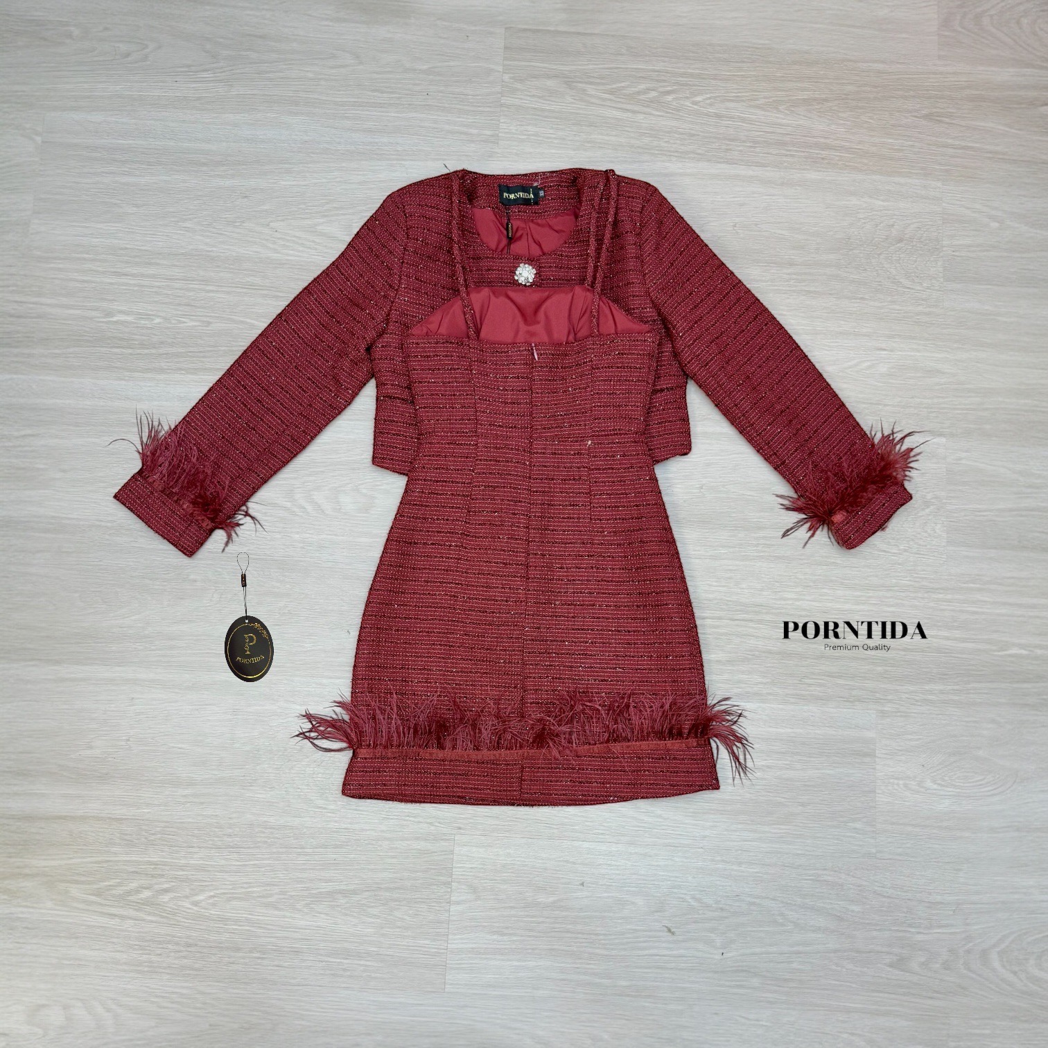 ชุดเซทแฟชั่น ชุดเดรส2ชิ้นผ้าทวีต งานเดรสแดง มีเสื้อคลุมให้กระดุมเสื้อคลุมด้านหน้ากระดุมเพชร