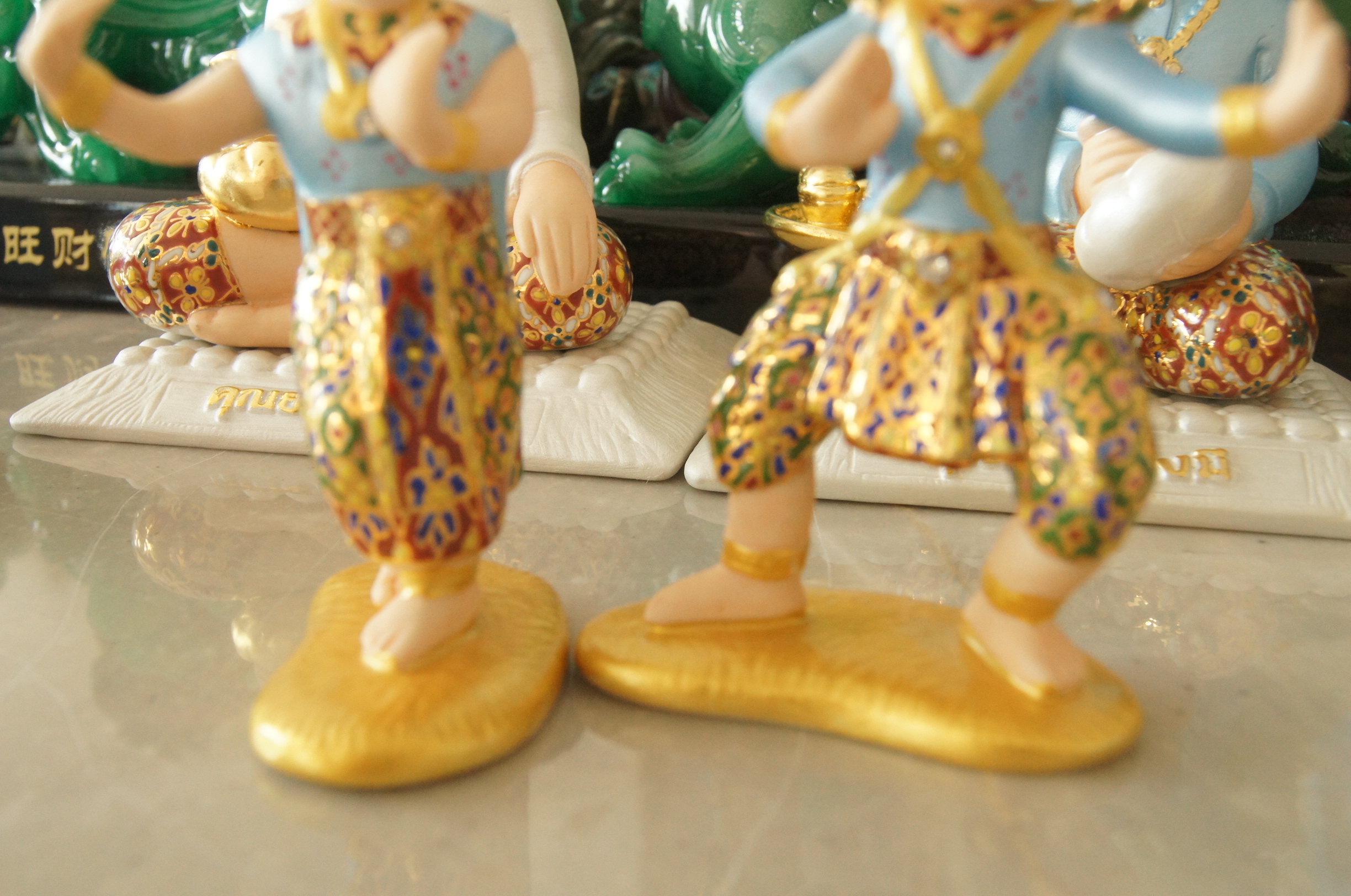 นางรำ ขนาดเล็ก สูง 11 กว้าง 4 cm (งานเบญจรงค์ ) คู่