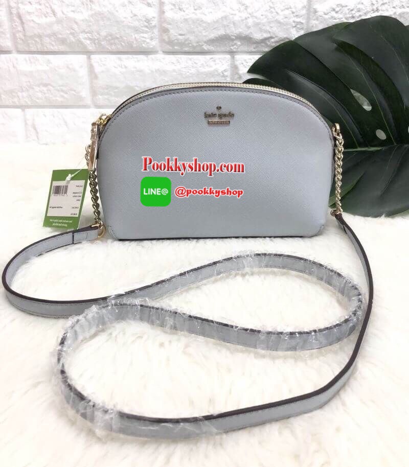 Kate Spade new york Cameron Street Crossbody With Zip Bag พร้อมส่งค่ะ!!! มีพร้อมส่งถึง 9 สีจ้า กระเป๋าสะพายข้างหรือแบบครอสบอดี้ร์ ลายหนังซาฟเฟียโน่ ทรงน่ารัก ใบจริงน่าใช้มากๆค่ะ ด้านหน้าติดโลโก้แบรนด์ มีช่องแม่เหล้กให้ใส่ของหนึ่งช่อง เปิดปิดช่องหลักแบบซิป