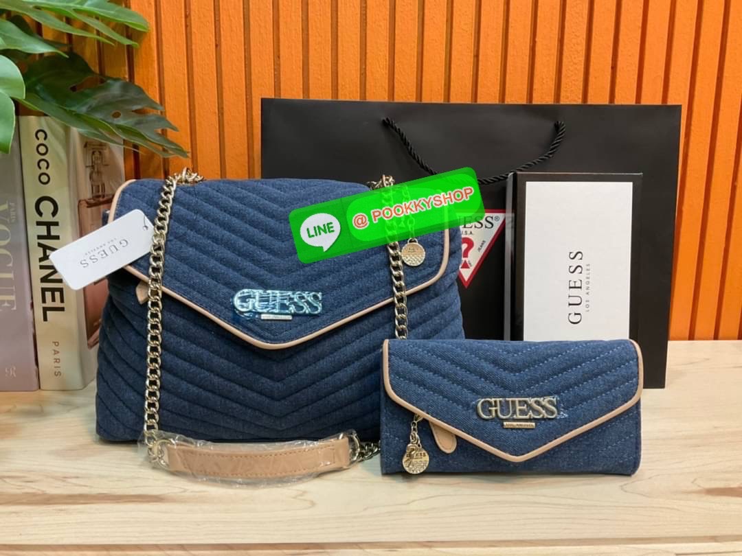 🚚 พร้อมส่ง 🚚 Guess Women’s Crossbody Bag Set สุดคุ้ม!!!! เซตสวยหรูดูแพง สวยจริงจริง ช้าหมด ราคานี้หาที่ไหนได้!! กระเป๋าสะพาย+กระเป๋าสตางค์ใบยาว มาพร้อมพวงกุญแจถอดออกได้ ด้านหน้าประดับโลโก้แบรนด์สวยโดดเด่น กระเป๋าสะพายไหล่ และสะพายข้าง cros